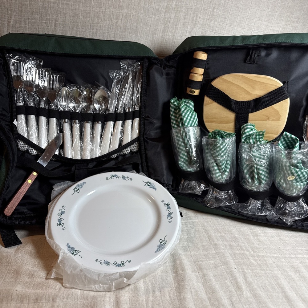 Picnic at Ascot Hunter Green Insulated Picnic Wine Backpack Set Service for 4